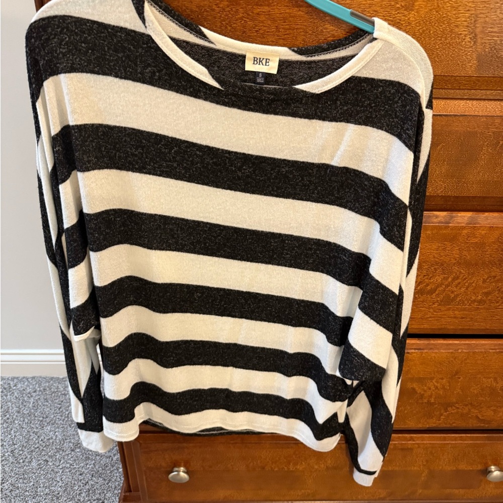 BKE Monochrome Knit Top